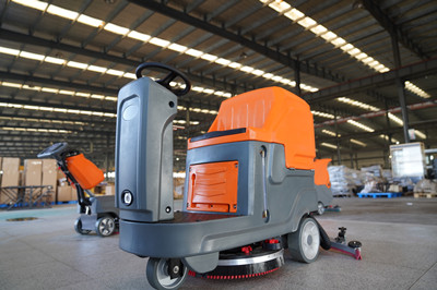 驾驶式洗地机在哪些工厂中得到广泛应用.jpg